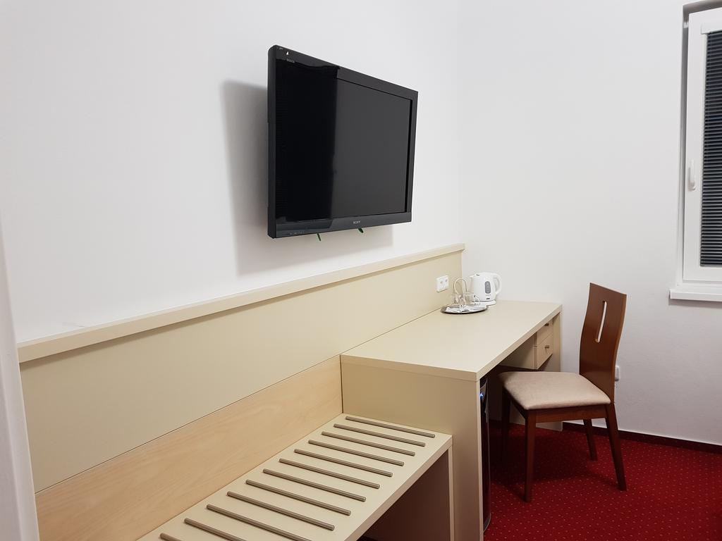 Hotel Bax Znojmo Buitenkant foto