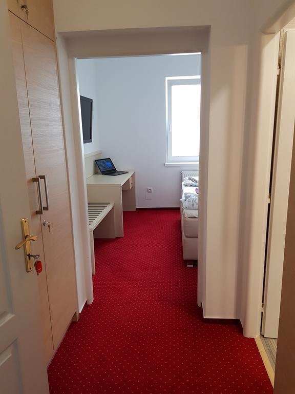 Hotel Bax Znojmo Buitenkant foto